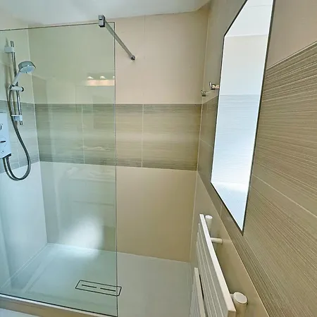 Badgers Rake 12 Squirrels Nest